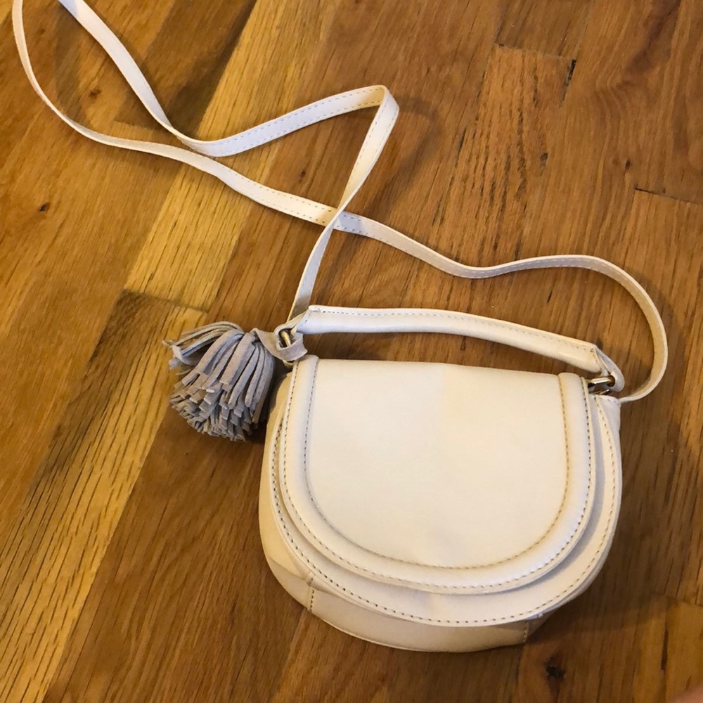 Crossbody bag with fringe accessory